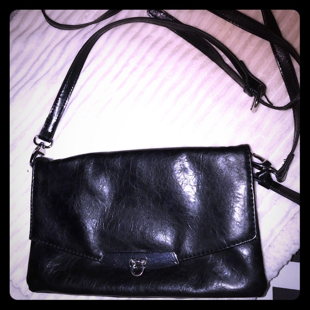 Black shoulder purse